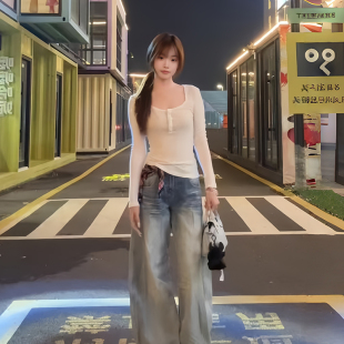 辣妹修身 打底衫 显瘦上衣 T恤女春秋内搭短款 设计感小众U领纽扣长袖