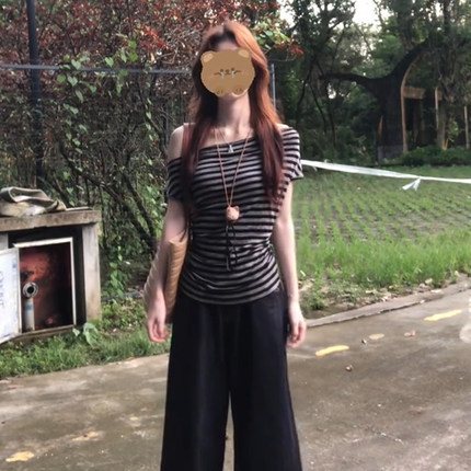 设计感小众斜领露肩条纹短袖T恤女夏辣妹短款收腰修身显瘦上衣