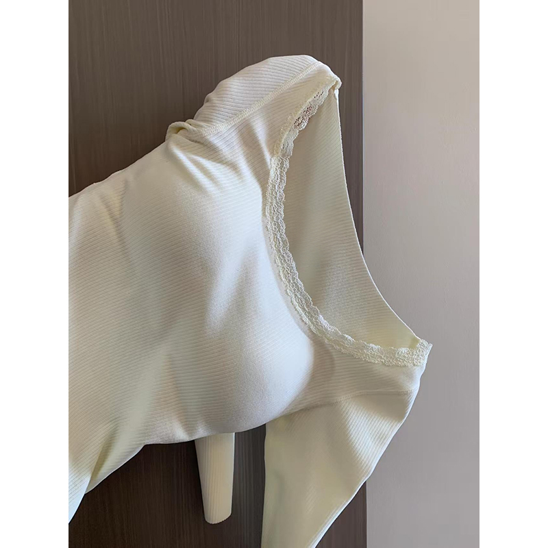 短款修身减龄蕾丝U领德绒打底衫