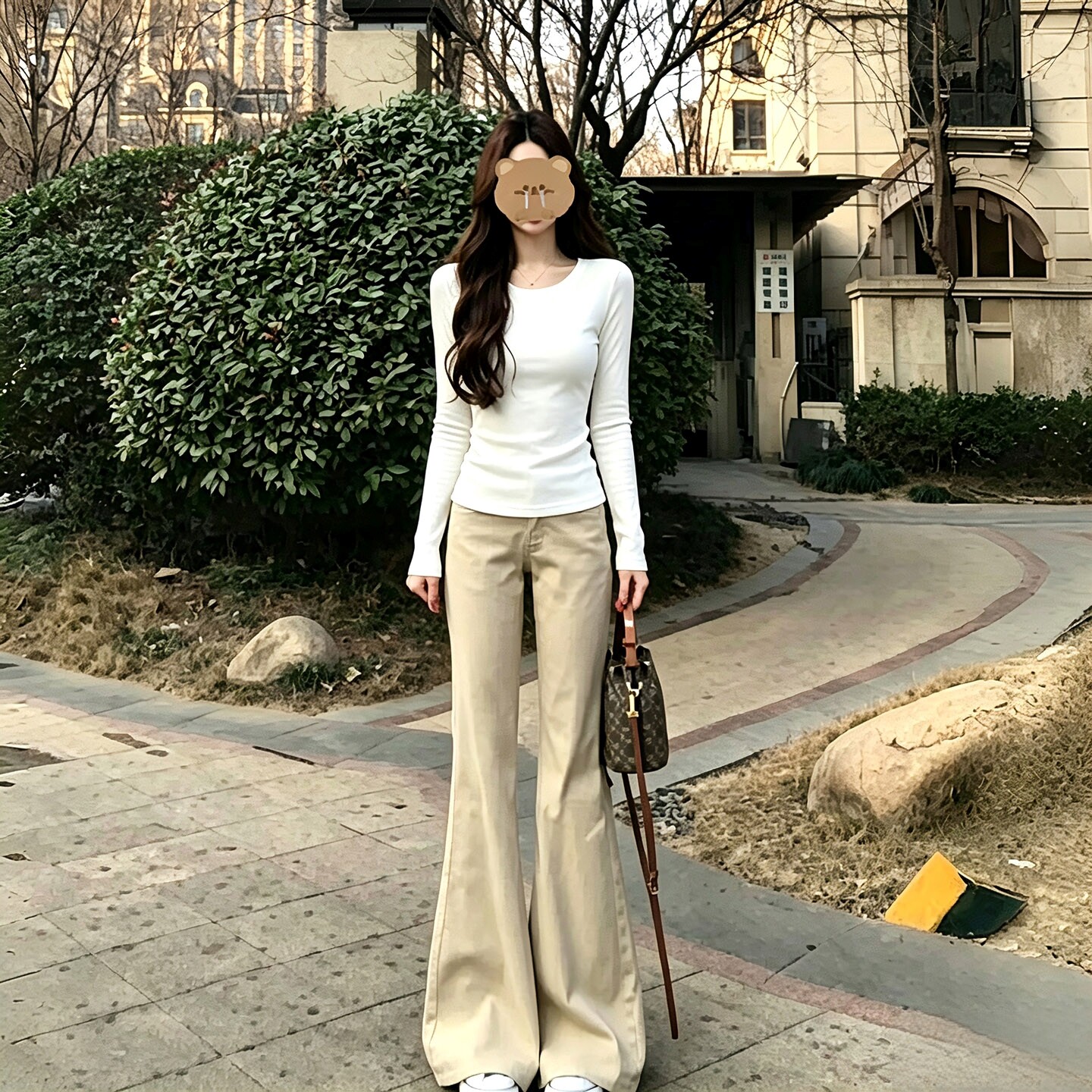 正肩圆领白色长袖T恤女春秋冬内搭短款打底衫修身显瘦百搭上衣服