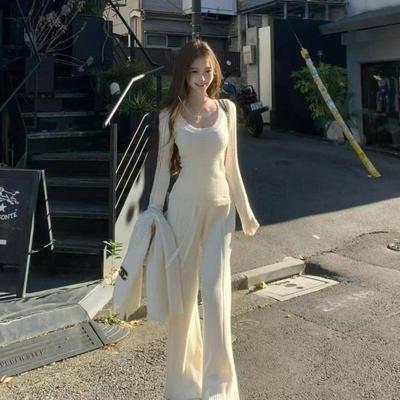 辣妹短款修身U领纯棉长袖T恤