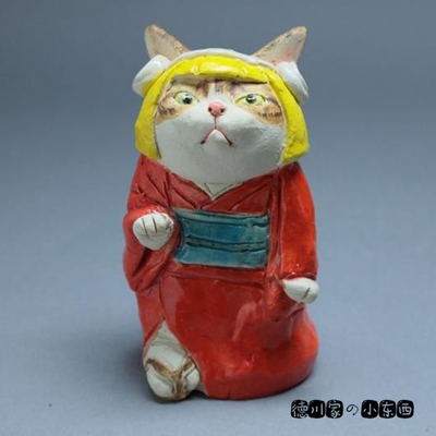 日本代购 动漫风猫咪摆件 右手招财猫 黄发红衣 精美民俗工艺品