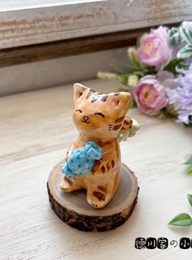 日本代购 动漫风陶瓷猫咪摆件 抱蓝色糖果的小橘猫 民俗 手工制作