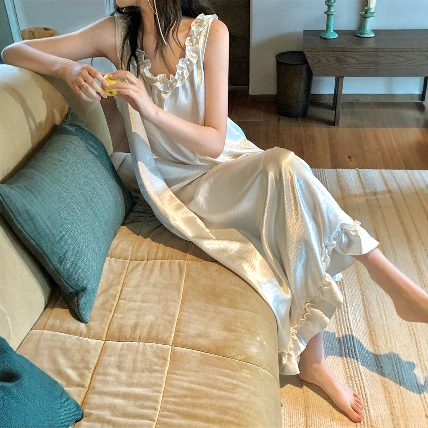 法式荷叶边缎面吊带睡裙女士夏季冰丝木耳边露背带胸垫长裙家居服