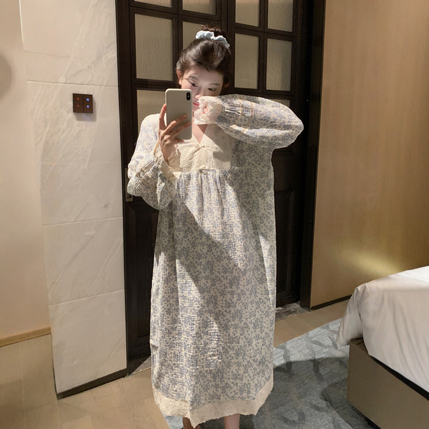 田园甜美蕾丝V领中长睡裙图片