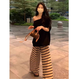 知名度SHOP 黑色斜肩短袖T恤女夏季辣妹设计感慵懒风宽松显瘦上衣