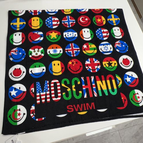 现货莫斯奇诺笑脸国旗浴巾
