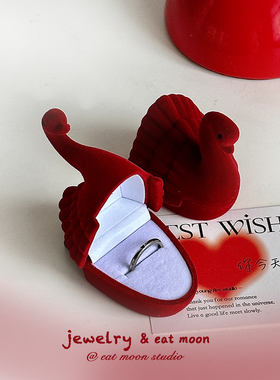 法式复古红色小天鹅对戒盒丝绒趣味高档戒指盒首饰盒mini求婚婚礼