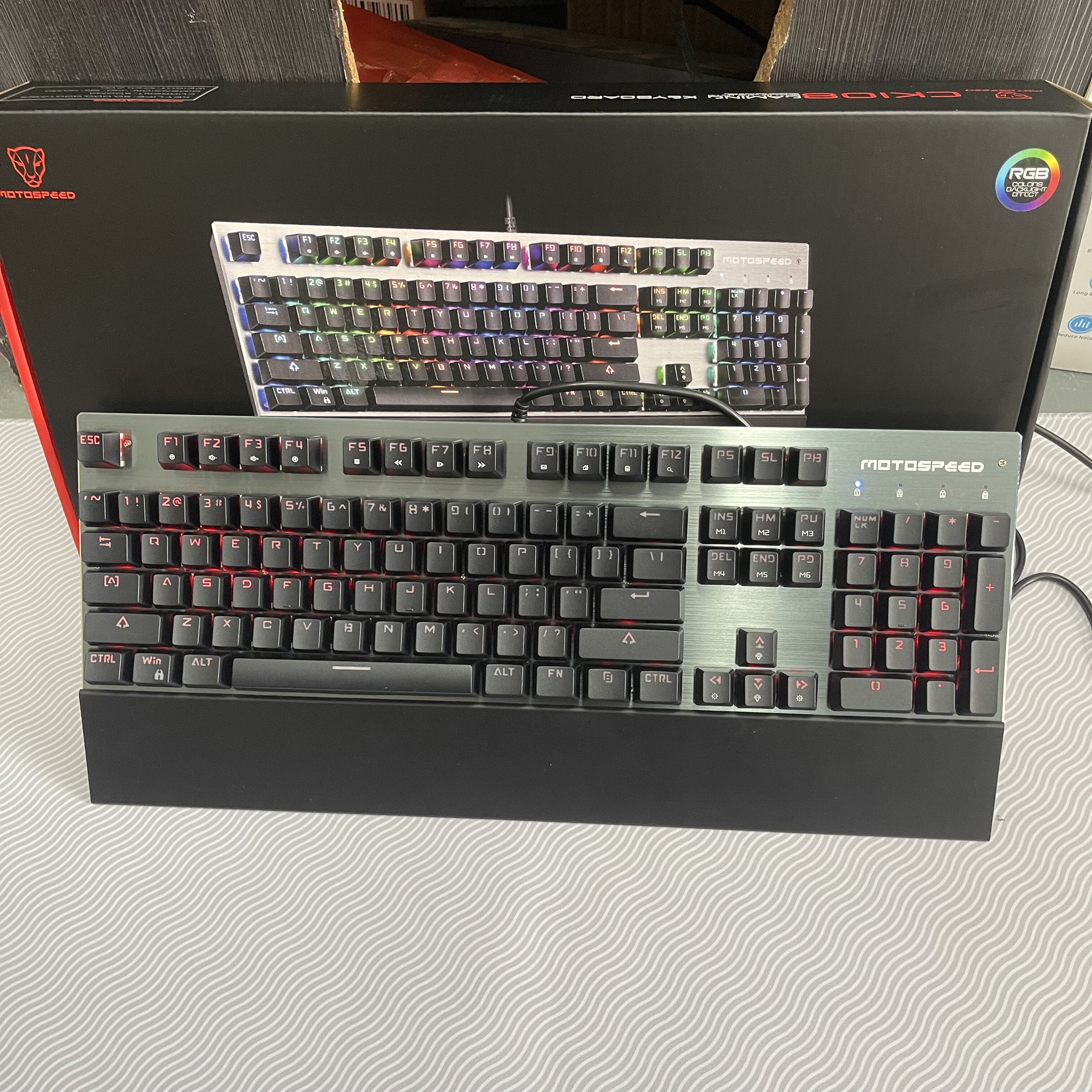 清库存摩豹CK108游戏金属机械键盘RGB炫彩背光金属拉丝面板上盖