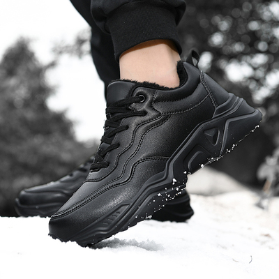 纯黑色防水皮面加绒保暖运动棉鞋