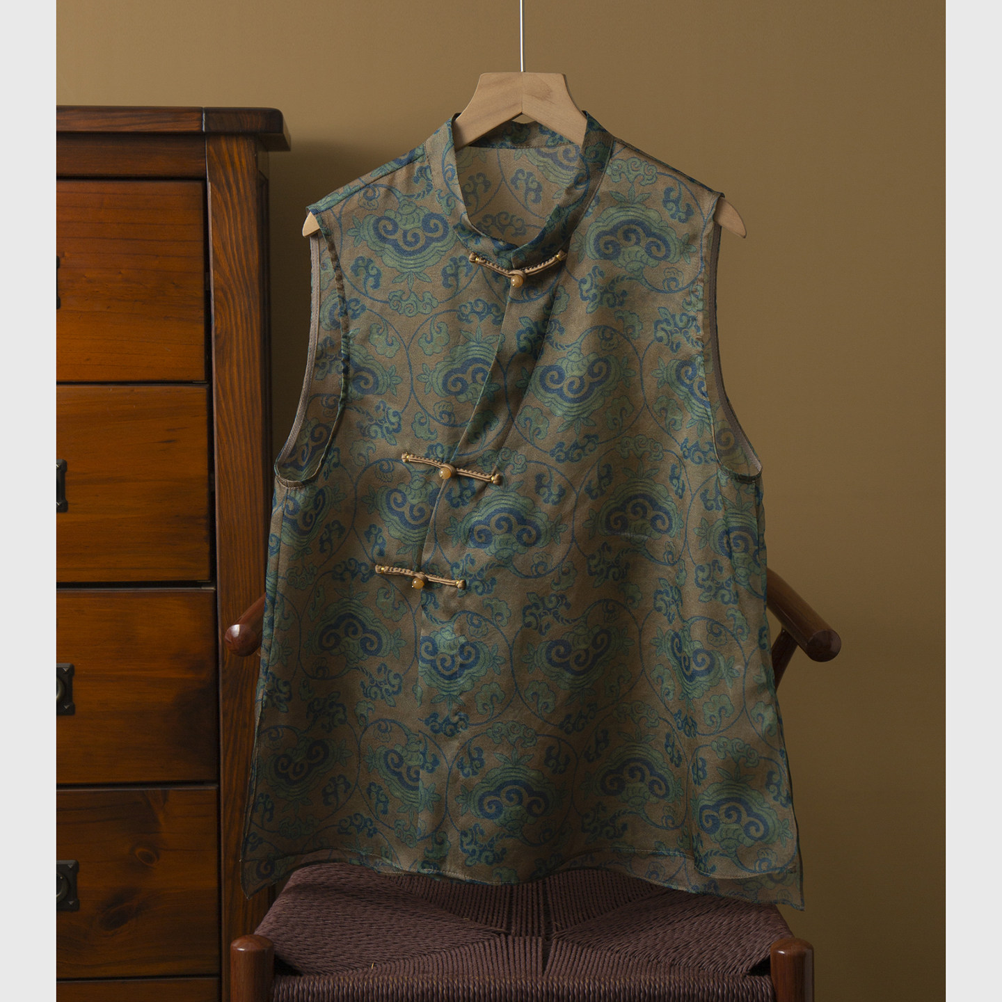 高端双色织提花欧根纱半透视国风真丝马甲女桑蚕丝新中式无袖上衣