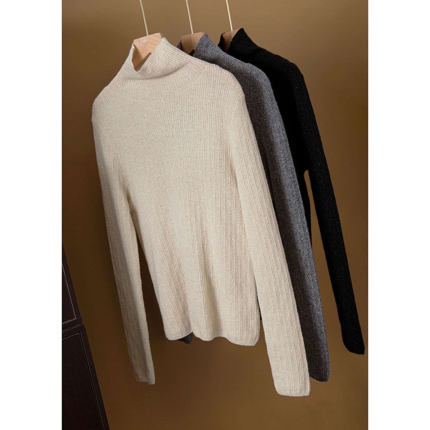 亏清 金箔肌理工艺100%山羊绒针织打底衫绞花高领亮丝极简毛衣女