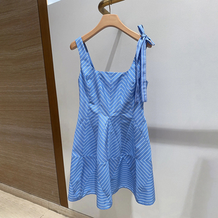 法单S家 2025夏季新款时尚立体裁剪条纹系带装饰方领无袖连衣裙女