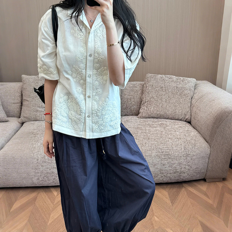 法式小众 2025夏季新款舒适棉麻浮雕花卉刺绣贝壳扣西装领女衬衫