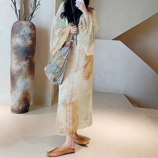 法式小众 2026春夏新款飘逸泼墨油画氛围感灯笼袖挖肩慵懒连衣裙
