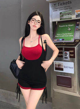 辣妹假两件撞色吊带连体裤女