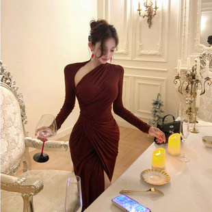 法式御姐风斜肩长袖连衣裙女春秋新款气质收腰褶皱开叉包臀长裙子