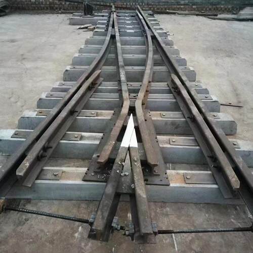厂家供应矿用轨道道岔DK630-4-15矿用开道600轨距左开道岔