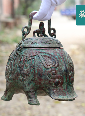 青铜猪提梁卣摆件福气拱门