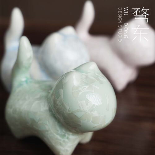 骛东制造彩釉小猫笔搁陶瓷款笔搁