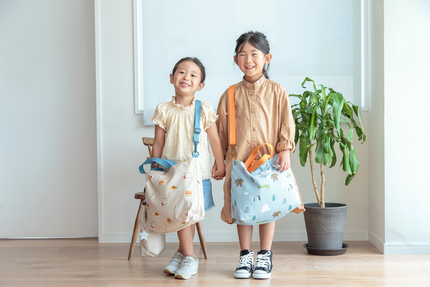 日本儿童斜跨包室内鞋包头巾围裙