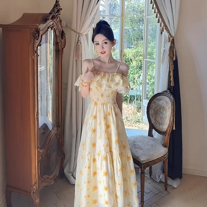 法式浅春系穿搭碎花吊带连衣裙女夏季新款设计感小众收腰显瘦长裙