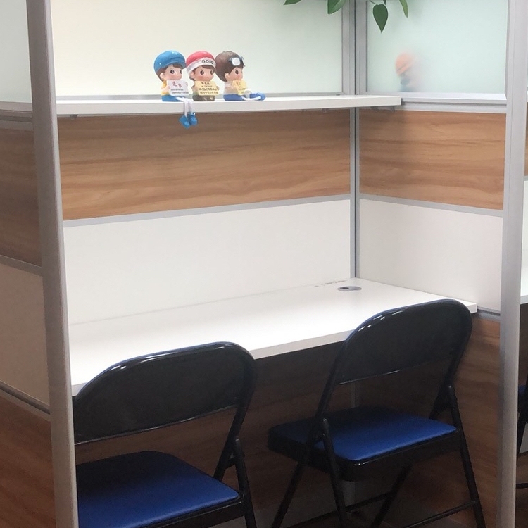 新款一对一高隔断课桌椅2人位全隔音自习室专用桌椅套装学习桌