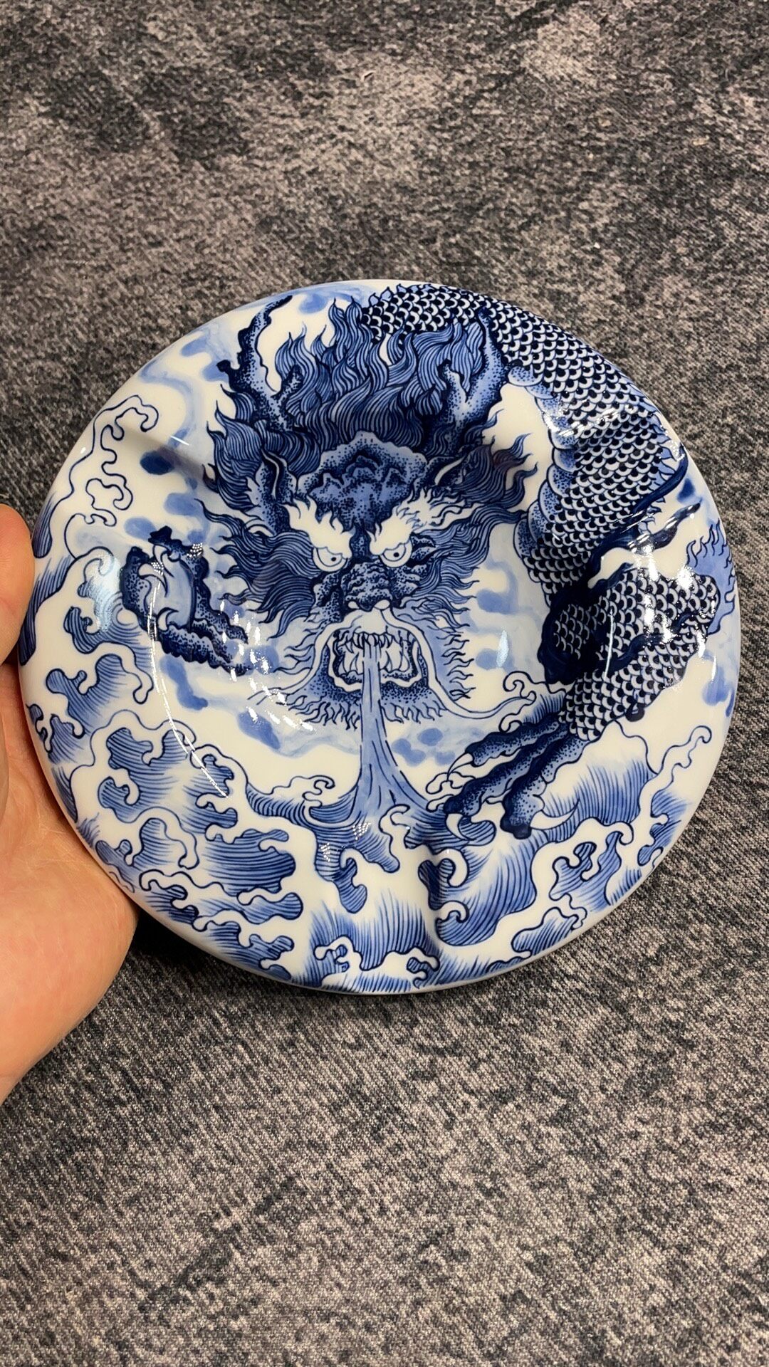 18cm景德镇手工绘陶瓷烟灰缸青花墨龙吸水雪茄缸送礼高档办公家用