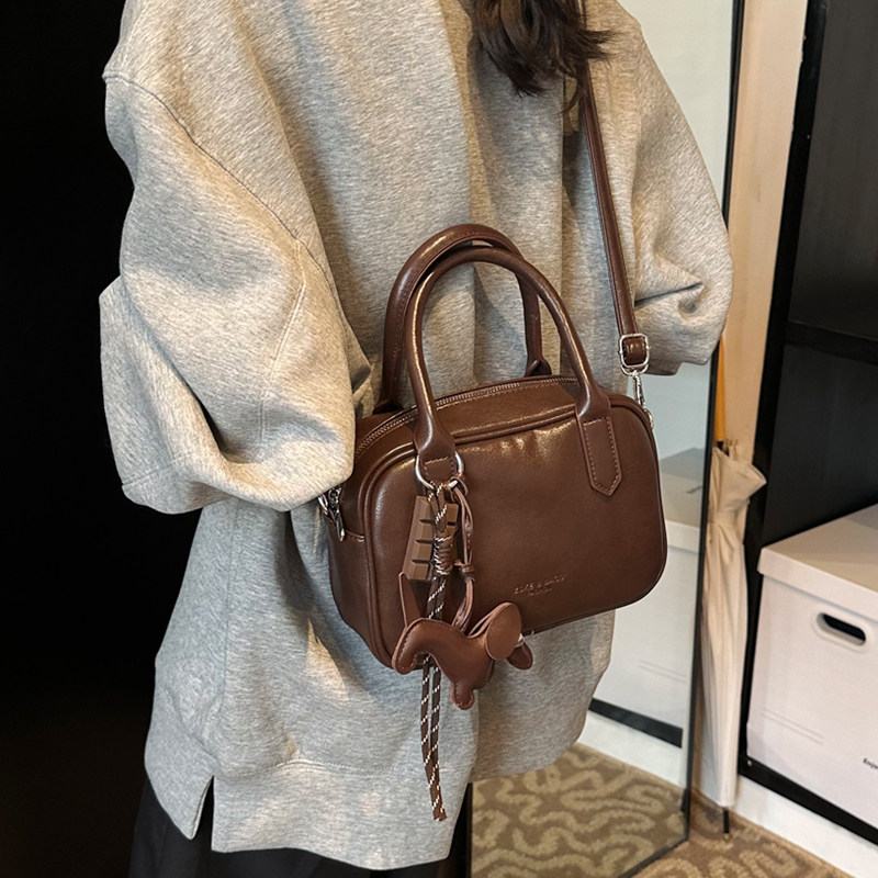 手提小包2024新款秋女式洋气斜挎包出门上班小拎包女士斜挎小包