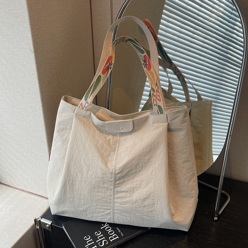 2025新款超轻大容量布包包女简约休闲单肩手提拎包学生上课托特包,箱包皮具/热销女包/男包,托特包,淘宝优惠券,粉丝福利购,淘宝优惠卷