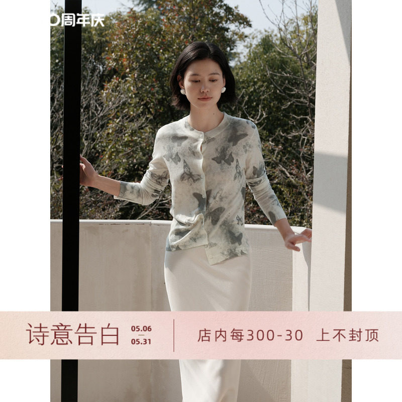 芝美日禾 艺术感晕染水墨蝴蝶印花醋酸羊毛圆领长袖针织开衫上衣