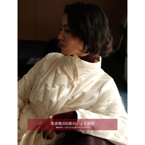 芝美日禾 轻暖加冕 新国标安心90白鹅绒侧围脖设计收腰白色羽绒服