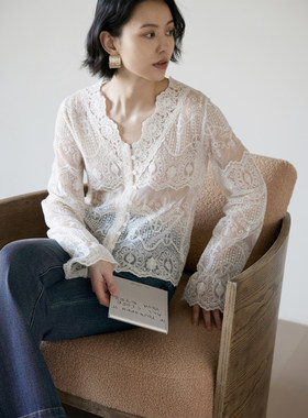 芝美日禾 重工定位绣花波浪边V领蕾丝法式镂空长袖打底开衫女春