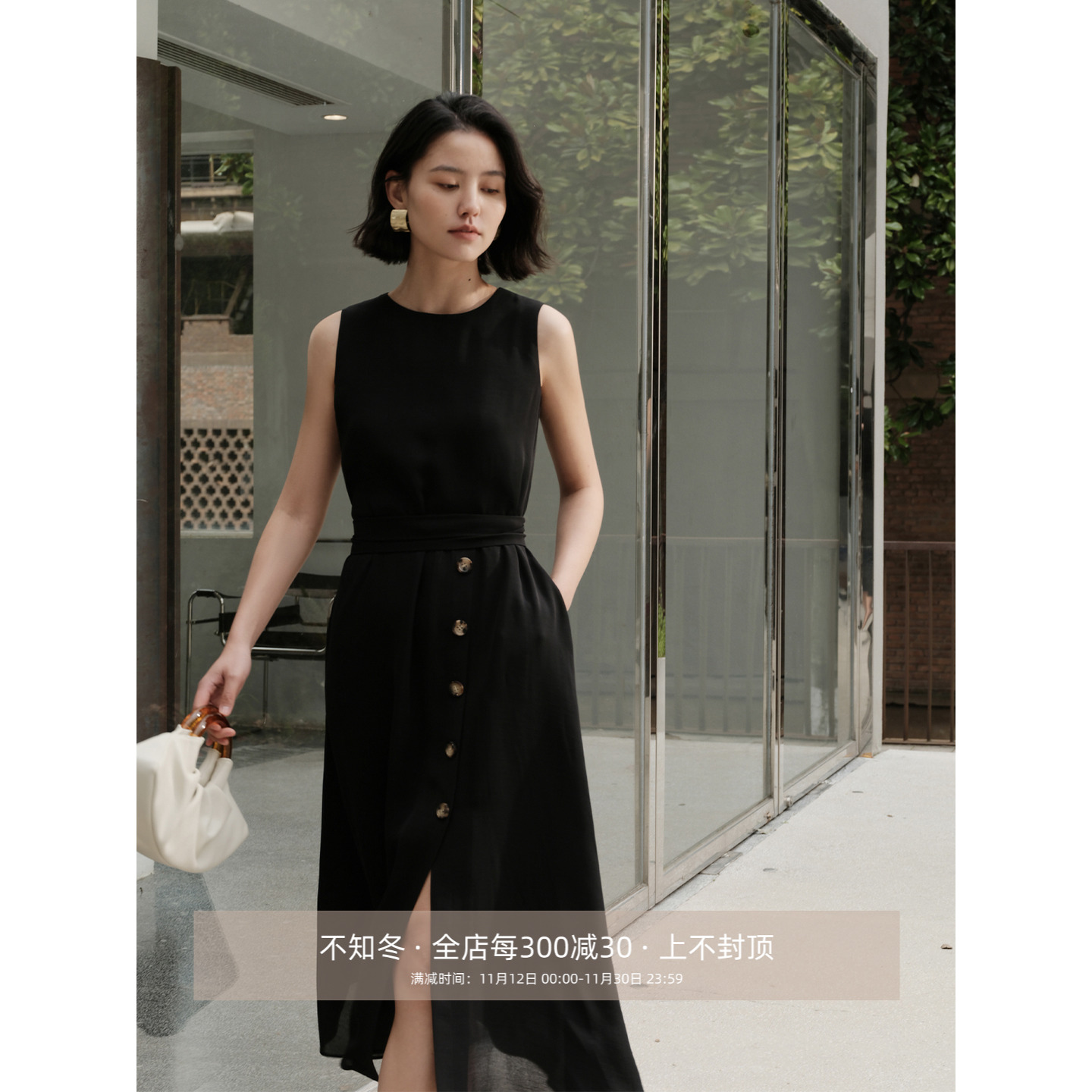 通勤设计感开衩无袖小黑裙