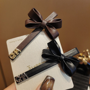 韩版 仿皮质蝴蝶结发夹女金属字母CHA刘海夹侧边夹气质韩系发饰品