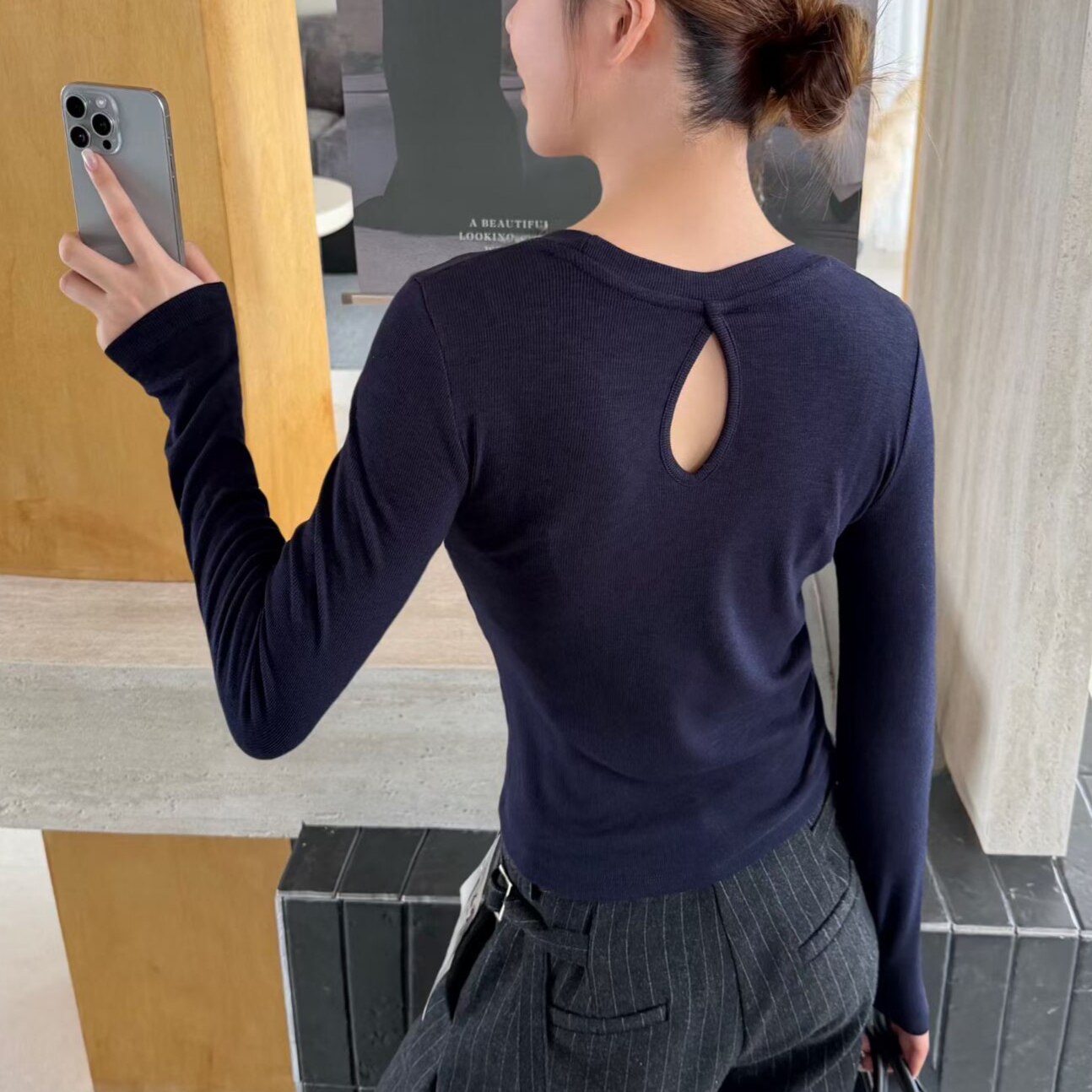 三可U领长袖T恤女秋新款背后镂空设计感上衣修身显瘦内搭打底衫