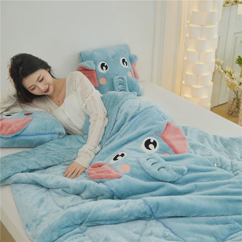 A947加厚兔绒多巴胺怪兽毛绒抱枕被子两用折叠车上办公室沙发午休