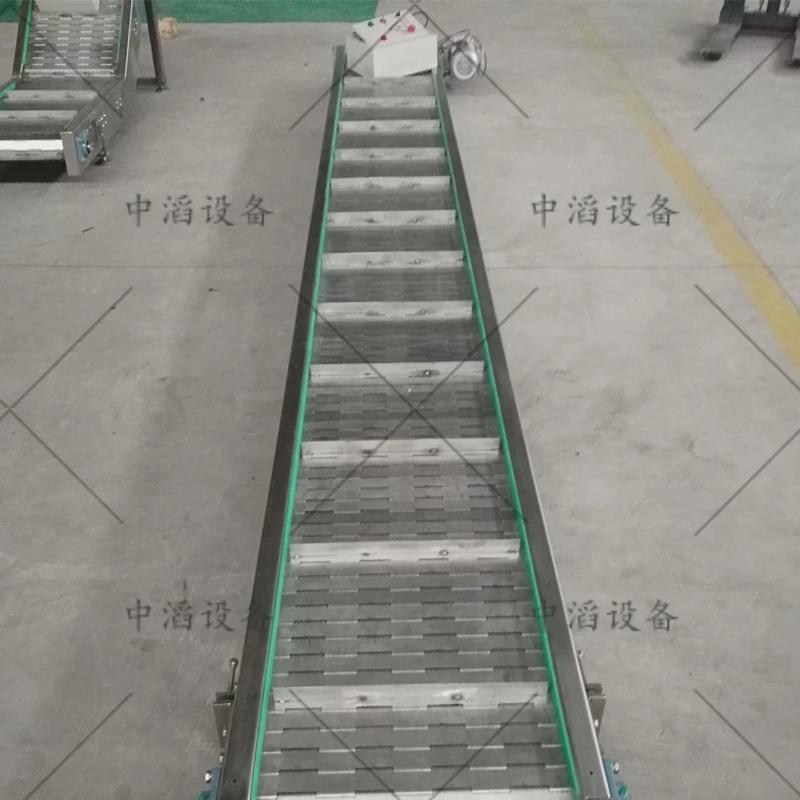小型不锈钢链板挡板机链板式爬坡流水线上料提升机重载货物传送机