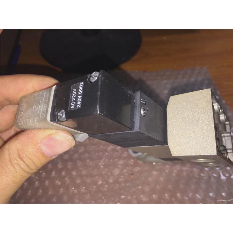 议价电磁阀4KB350-LS AC220V 4KB359-LS 现货实物看描述议价议价