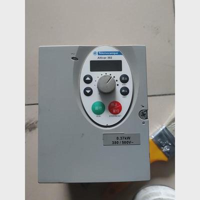 议价施耐德变频器ATV302H037N4功能完好