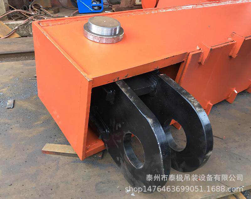 Подъем балки 铁水包吊钩龙门钩吊梁钢包吊具耐高温翻倒渣罐轧辊双钩倾翻横梁 Подъем балки 铁水包吊钩龙门钩吊梁钢包吊具耐高温翻倒渣罐轧辊双钩倾翻横梁