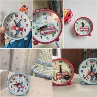 小闹铃女孩学生闹钟静音床头男孩小汽车儿童专用卡通可爱红色夜灯