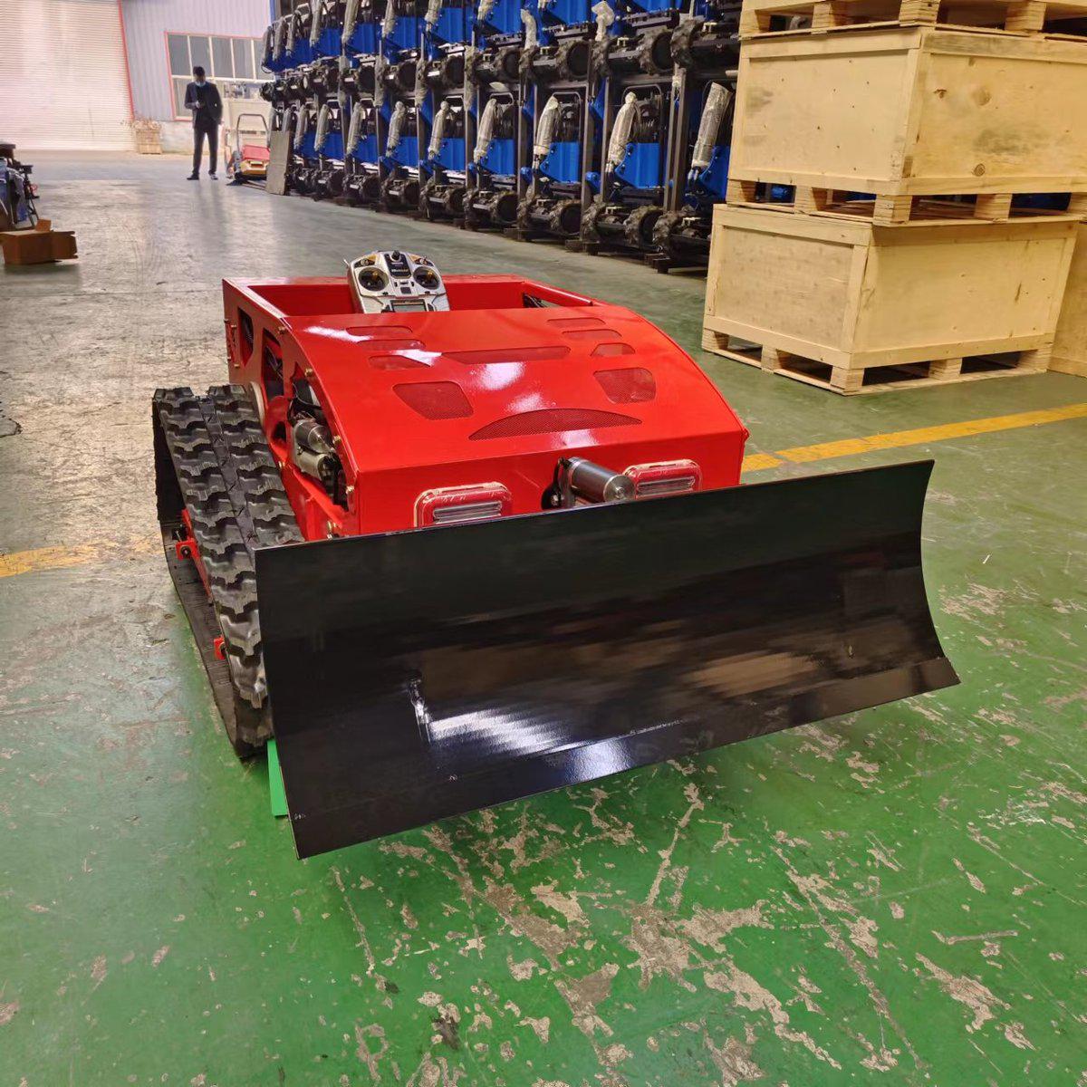 工厂直售小型外贸出口遥控割草机7.5马力履带款智能迷你割草机