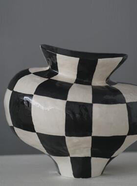 现代简约创意黑白棋格陶瓷花瓶样板间售楼处手绘陶罐花器饰品软装