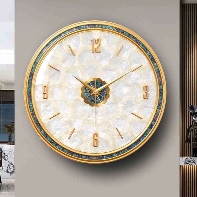 t^轻奢黄铜挂钟客厅2024新款现代简约圆形时钟大气静音装饰表挂墙