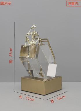 北欧创意家居装饰品水晶金属小金人雕塑摆件可以卧室玄关酒店几何