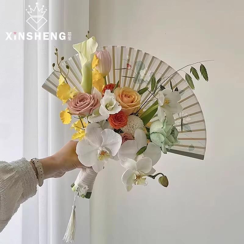 中式风折扇手捧花小扇子粘花束团扇花艺花店手工波浪折叠粘花扇1
