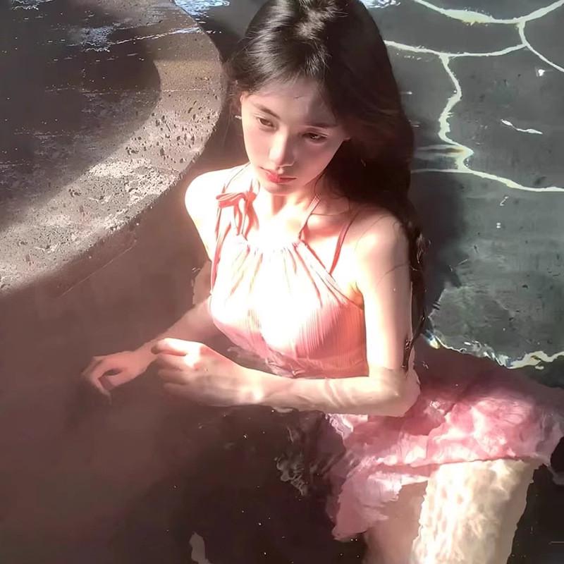 泳衣女款2025新款小个子连体微胖女孩显瘦遮肉保守吊带纯欲游泳衣