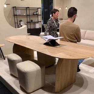 北欧极简纯实木餐桌工作台原木日式设计师小户型家用饭桌轻奢椭圆