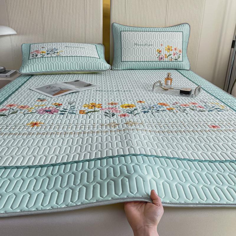 s588夏季冰丝乳胶床垫1.8米夏天凉席三件套薄款可水洗折叠1.5家用